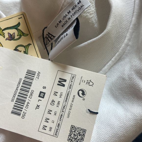 Zara White Sweatshirt with Colorful Graphic - Picture 4 of 4